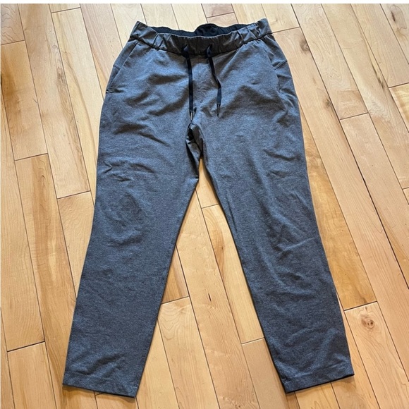 Lululemon On The Fly Pant *28" in Heathered Black Gray size eight (8) - Picture 1 of 10